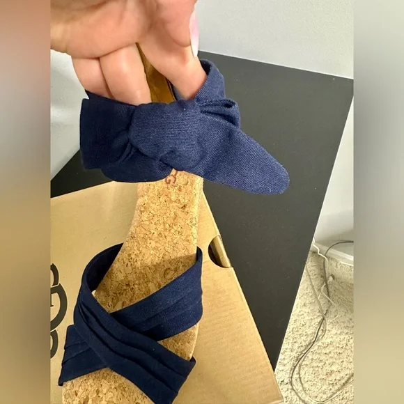 UGG NWT Navy  Blue Wedge Sandals with Ankle Bow - Picture 4 of 6